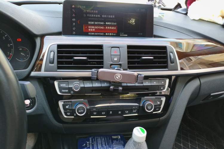 Used BMW 3 Series 2018 330Li xDrive Luxury Package Audio And AC Panel