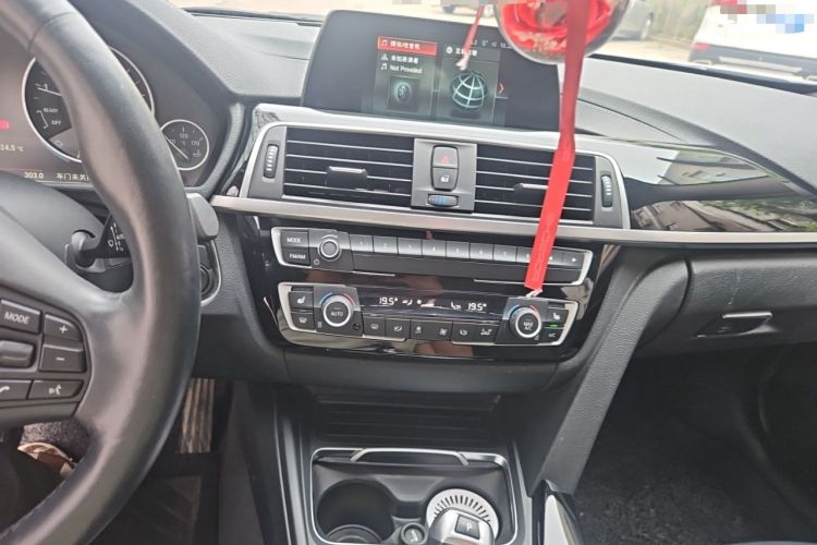 Used BMW 3 Series 2018 318Li Audio And AC Panel