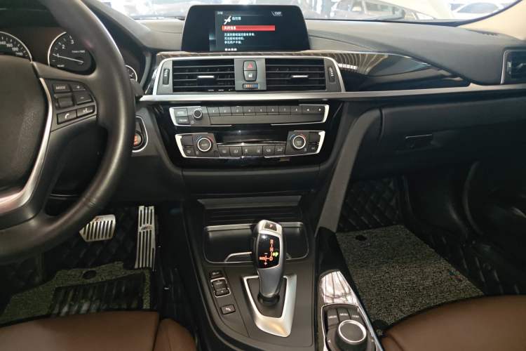 Used BMW 3 Series 2018 320Li Fashion Model Audio And AC Panel