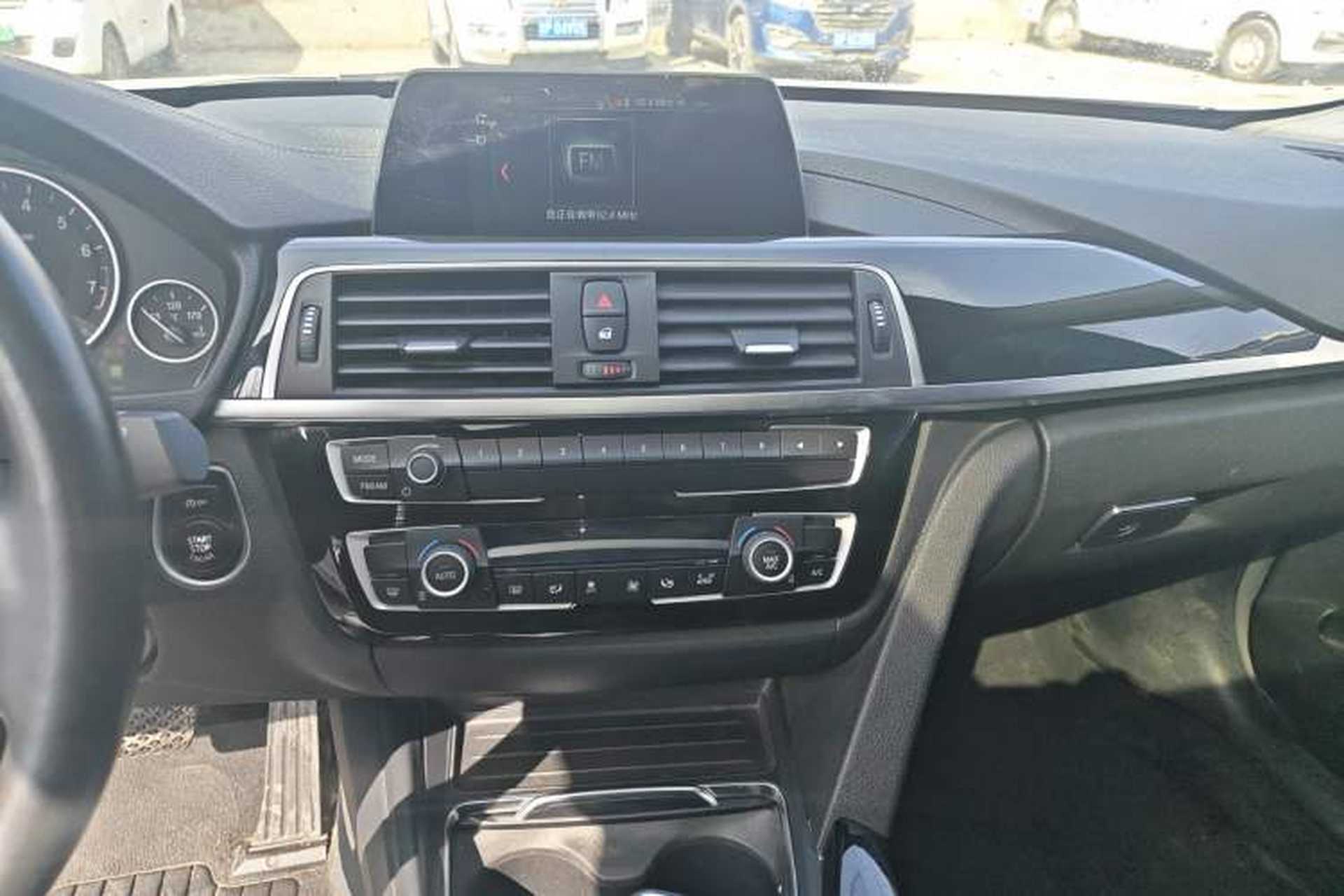 Used BMW 3 Series 2018 318Li Audio And AC Panel