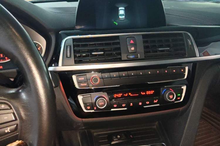 Used BMW 3 Series 2018 320Li Fashion Model Audio And AC Panel