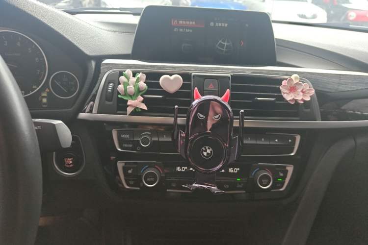 Used BMW 3 Series 2018 320Li xDrive Fashion Model Audio And AC Panel