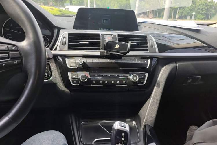 Used BMW 3 Series 2018 320Li xDrive Fashion Model Audio And AC Panel