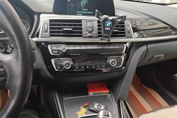 Used BMW 3 Series 2018 320Li Fashion Model Audio And AC Panel