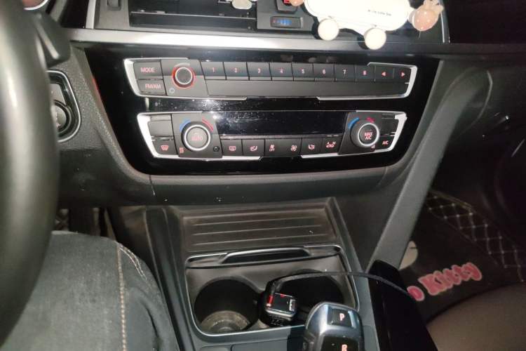 Used BMW 3 Series 2018 320Li Fashion Model Audio And AC Panel