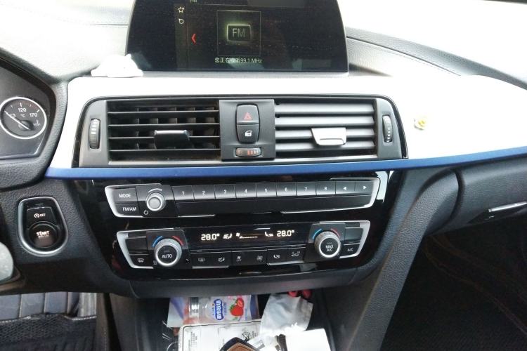 Used BMW 3 Series 2018 320i M Sport Package Audio And AC Panel