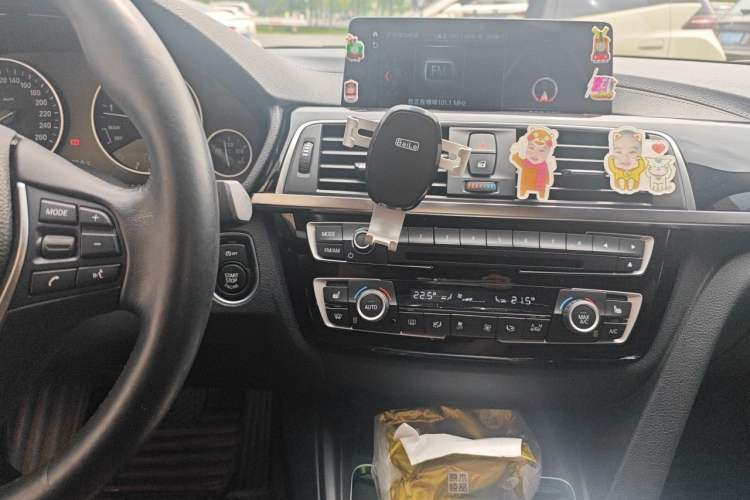 Used BMW 3 Series 2018 320Li Fashion Model Audio And AC Panel