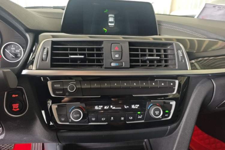 Used BMW 3 Series 2018 318Li Audio And AC Panel