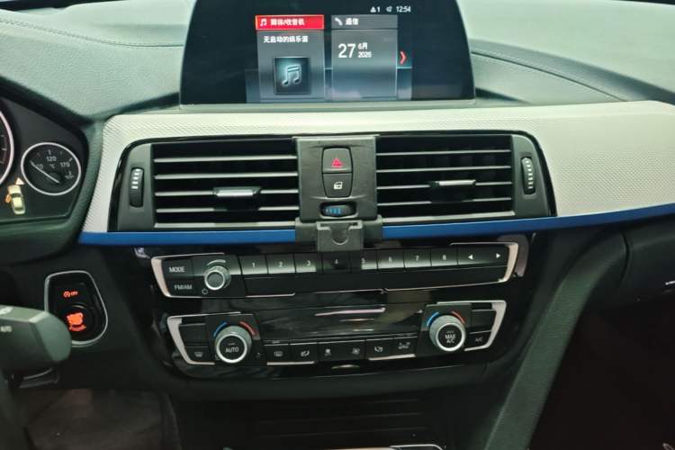 Used BMW 3 Series 2018 320i M Sport Package Audio And AC Panel