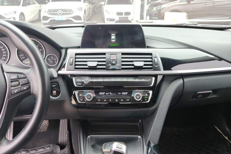 Used BMW 3 Series 2018 320Li Fashion Model Audio And AC Panel