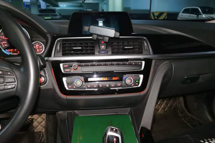 Used BMW 3 Series 2018 320Li Fashion Model Audio And AC Panel