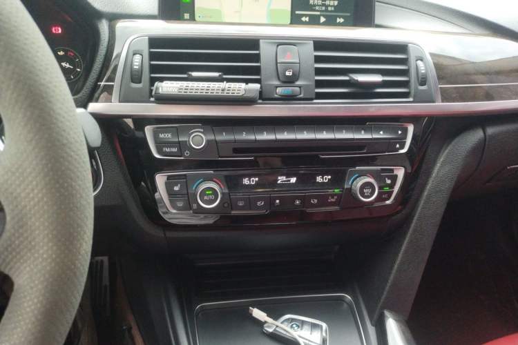 Used BMW 3 Series 2018 330Li M Sport Shadow Edition Audio And AC Panel
