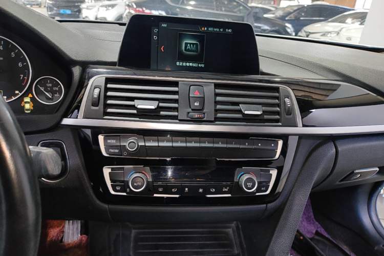 Used BMW 3 Series 2018 320Li Fashion Model Audio And AC Panel