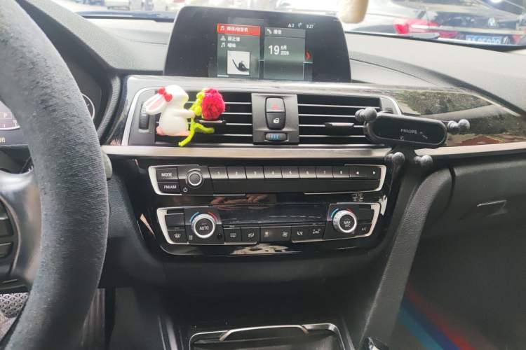 Used BMW 3 Series 2018 320Li Fashion Model Audio And AC Panel