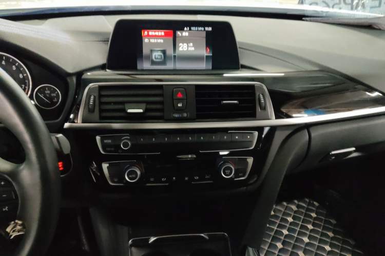Used BMW 3 Series 2018 320Li Fashion Model Audio And AC Panel