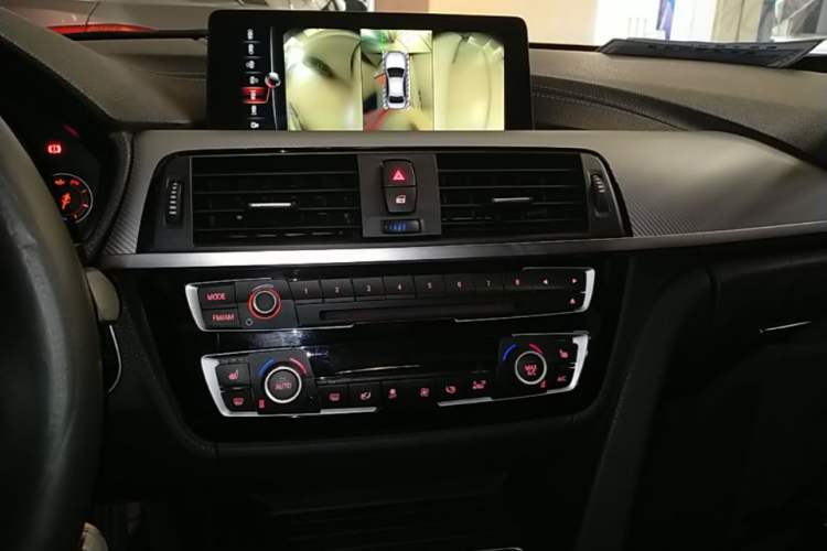 Used BMW 3 Series 2018 320i M Sport Night Edition Audio And AC Panel