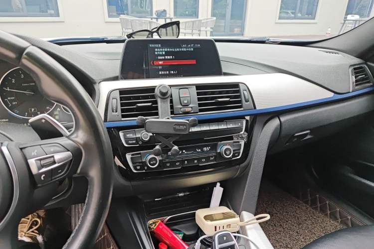 Used BMW 3 Series 2018 320i M Sport Package Audio And AC Panel