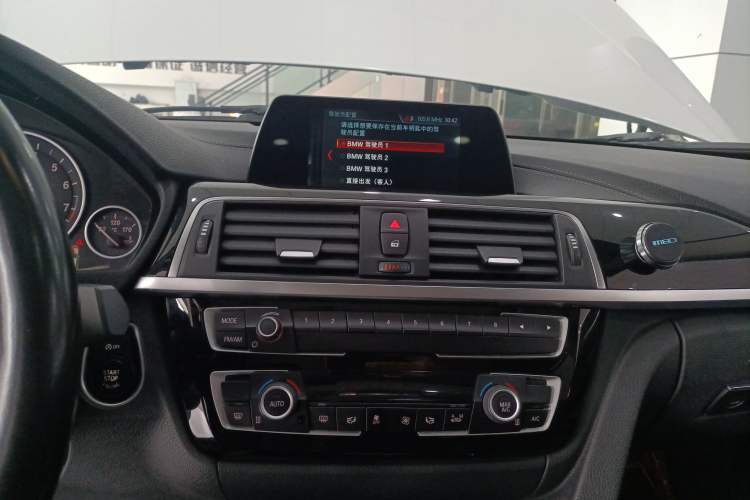 Used BMW 3 Series 2018 318Li Audio And AC Panel