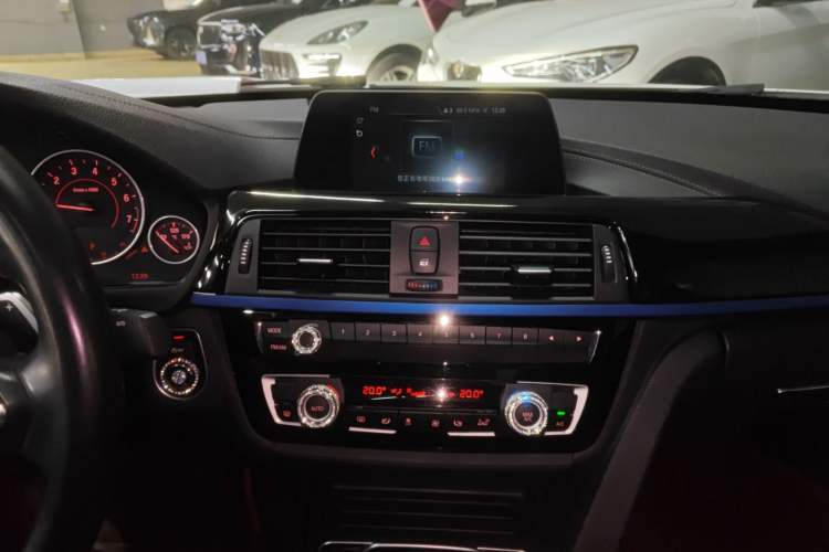 Used BMW 3 Series 2018 320i M Sport Package Audio And AC Panel