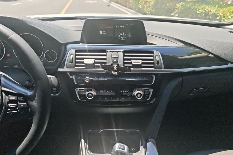 Used BMW 3 Series 2018 318i Audio And AC Panel