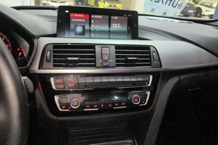 Used BMW 3 Series 2018 320i M Sport Night Edition Audio And AC Panel
