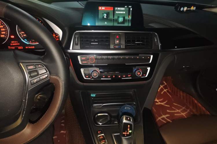 Used BMW 3 Series 2018 320Li Fashion Model Audio And AC Panel