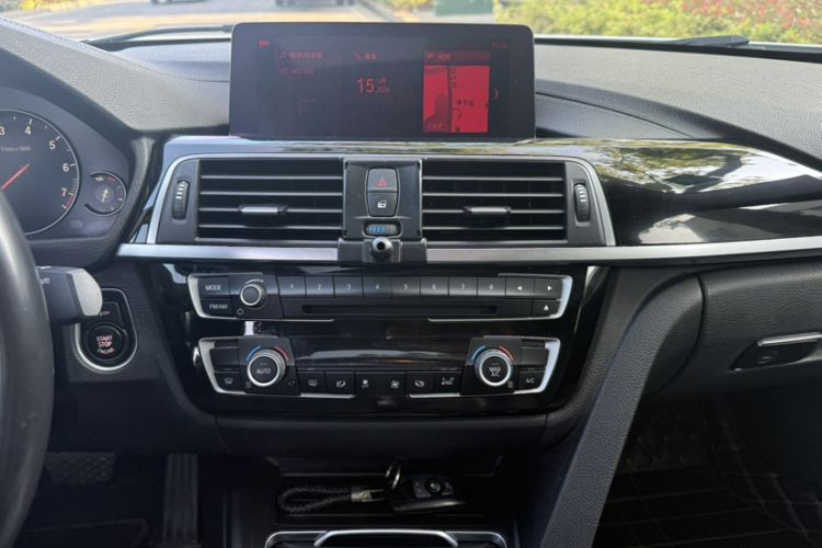 Used BMW 3 Series 2018 320Li Leading Model M Sport Package Audio And AC Panel