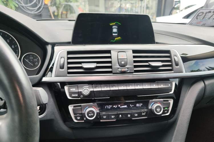 Used BMW 3 Series 2018 320Li Fashion Model Audio And AC Panel