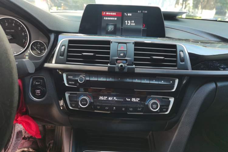 Used BMW 3 Series 2018 318i Audio And AC Panel