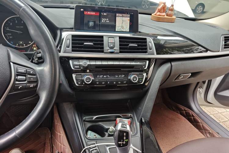 Used BMW 3 Series 2018 320Li Fashion Model Audio And AC Panel