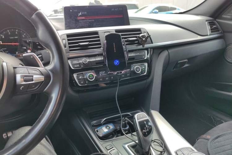 Used BMW 3 Series 2018 320i M Sport Night Edition Audio And AC Panel