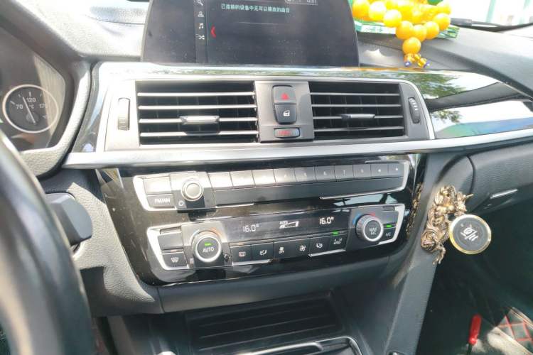 Used BMW 3 Series 2018 318Li Audio And AC Panel