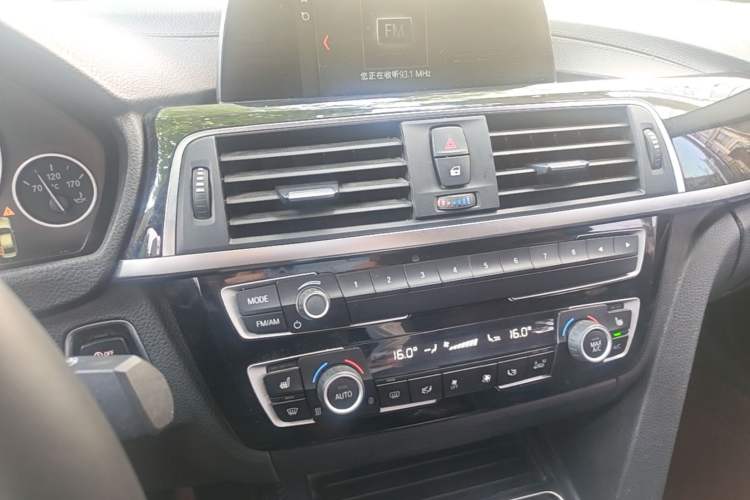 Used BMW 3 Series 2018 320Li Fashion Model Audio And AC Panel