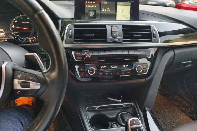 Used BMW 3 Series 2018 320Li Leading Model M Sport Package Audio And AC Panel