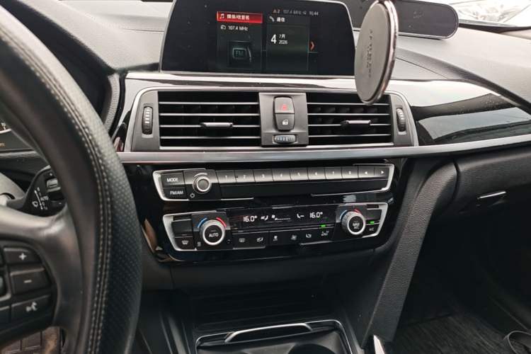 Used BMW 3 Series 2018 320Li Fashion Model Audio And AC Panel