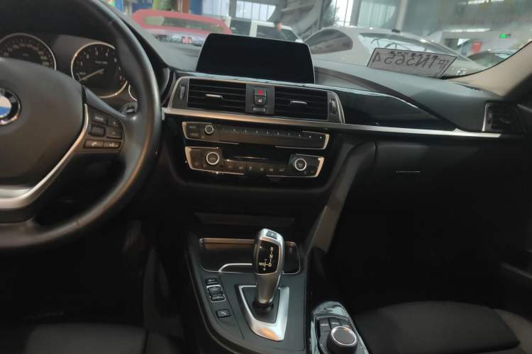 Used BMW 3 Series 2018 320Li Fashion Model Audio And AC Panel