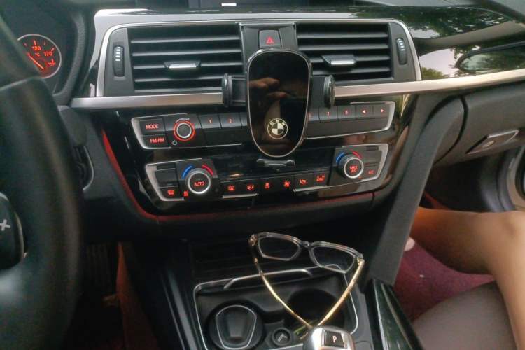 Used BMW 3 Series 2018 320Li Fashion Model Audio And AC Panel