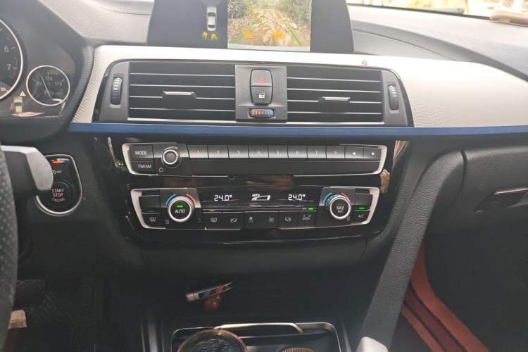 Used BMW 3 Series 2018 320i M Sport Package Audio And AC Panel
