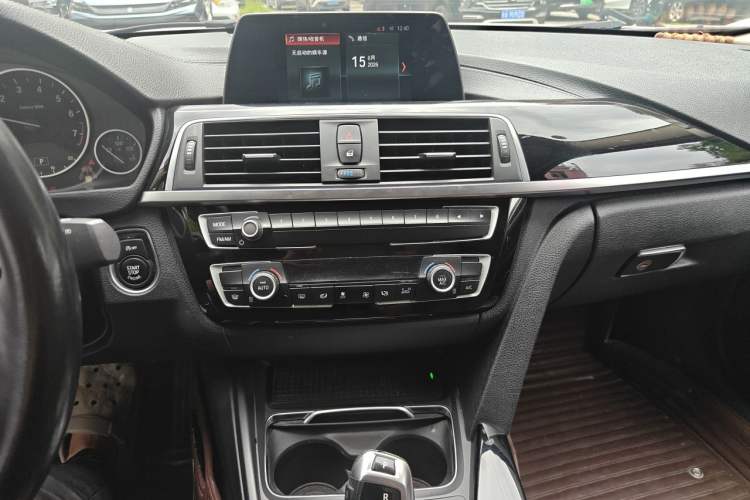 Used BMW 3 Series 2018 320Li Fashion Model Audio And AC Panel
