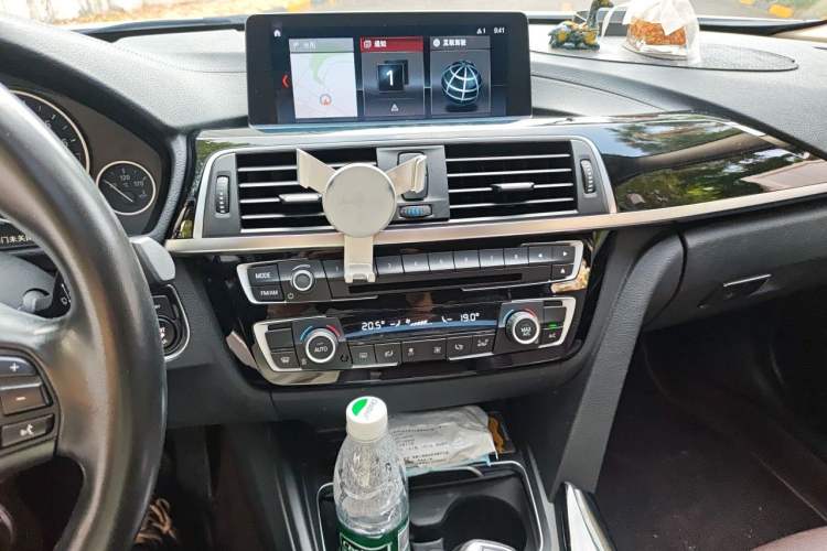Used BMW 3 Series 2018 320Li Fashion Model Audio And AC Panel