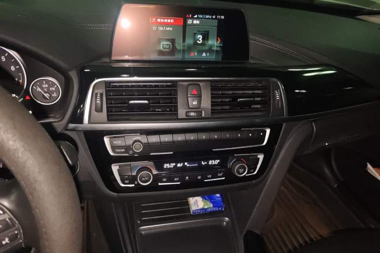 Used BMW 3 Series 2018 320Li Fashion Model Audio And AC Panel