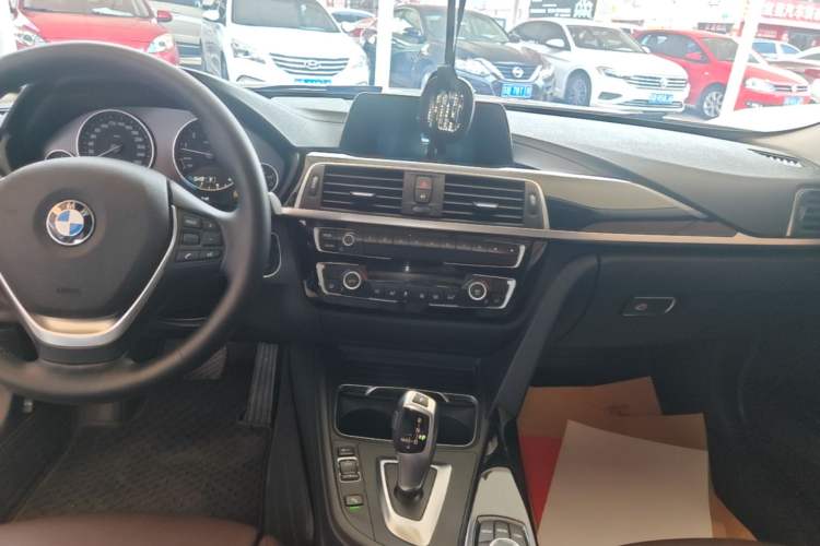 Used BMW 3 Series 2018 320Li Fashion Model Audio And AC Panel