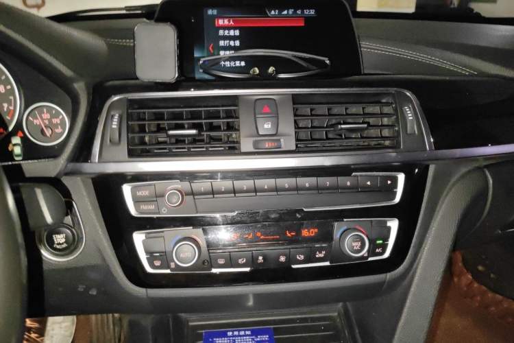 Used BMW 3 Series 2018 318i Audio And AC Panel