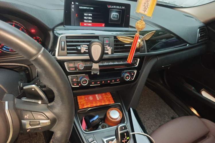 Used BMW 3 Series 2018 320Li Leading Model M Sport Package Audio And AC Panel