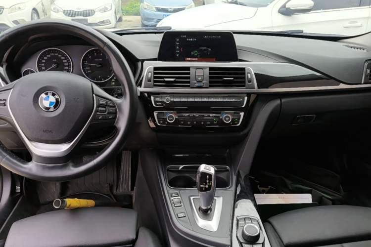 Used BMW 3 Series 2018 320Li Fashion Model Audio And AC Panel