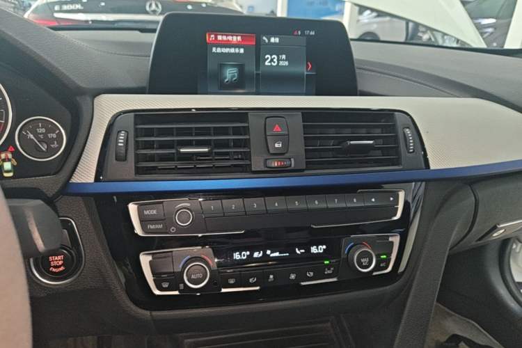 Used BMW 3 Series 2018 320i M Sport Package Audio And AC Panel