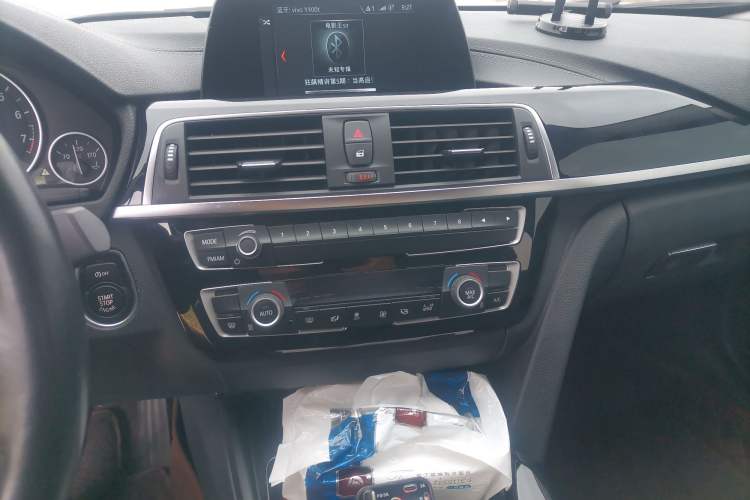 Used BMW 3 Series 2018 320Li Fashion Model Audio And AC Panel