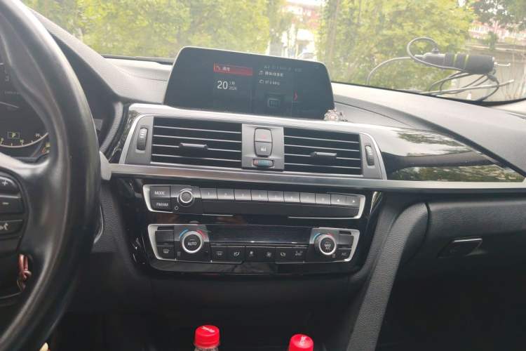 Used BMW 3 Series 2018 320Li Fashion Model Audio And AC Panel