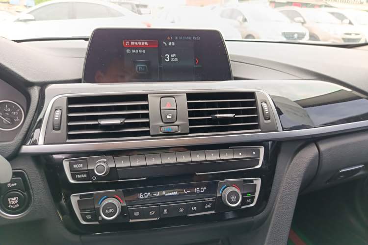 Used BMW 3 Series 2018 320Li Fashion Model Audio And AC Panel