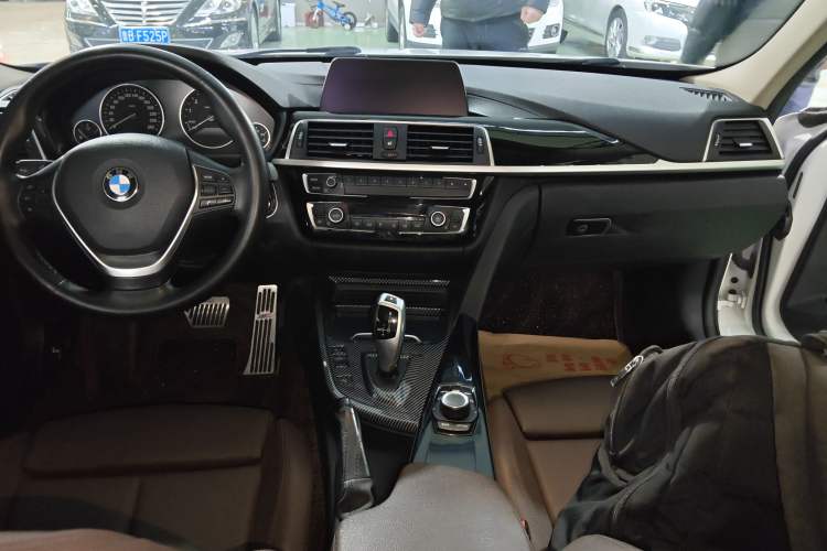 Used BMW 3 Series 2018 320Li Fashion Model Audio And AC Panel